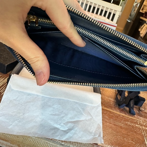 AUTHENTIC PRADA SAFFIANO LEATHER TRIANGLE LOGO ZIP WALLET - Picture 7 of 16